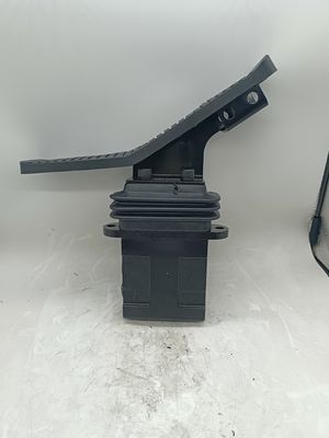 Une soupape de commande hydraulique de pédale de pied de pièces de rechange d'excavatrice de manière actionnent le briseur
